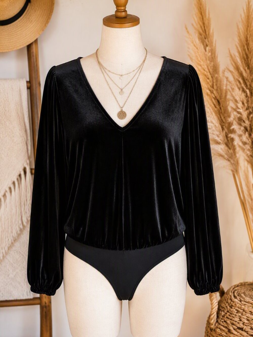 604 - Torrid Black Velour Bodysuit | Size 2X | Luxe Velvet Feel, Excellent Cond.